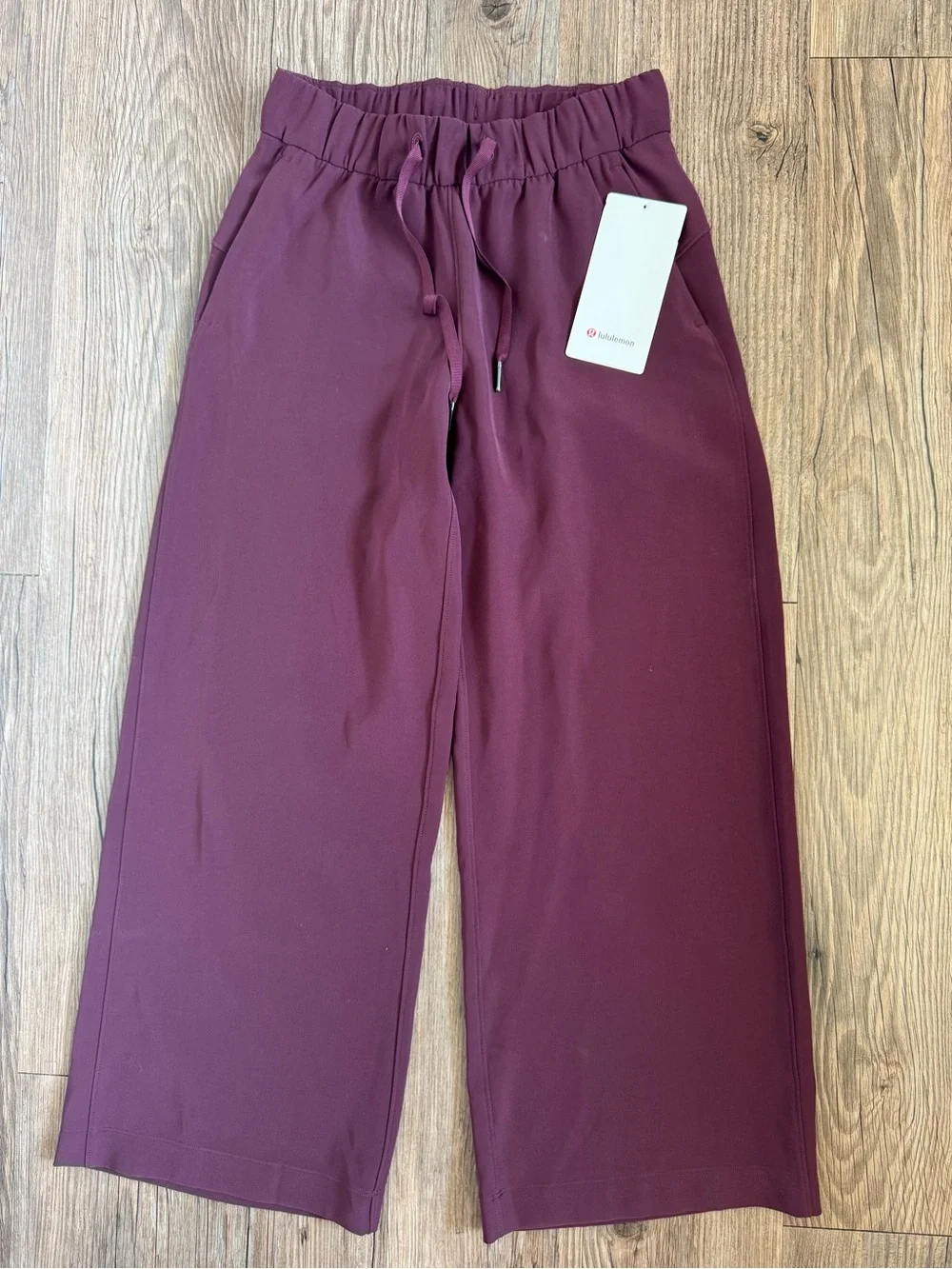 Lululemon On the Fly 7/8 Wide Leg Pant Woven Maroon Size 2